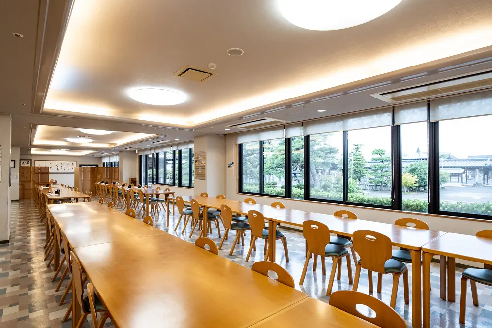 ・2 位以上用餐才受理預約。<br />
・請於用餐日的至少 3 天前預約。<br />
・若為遍路參拜或旅行團體，最多可接待 50 位客人。<br />
