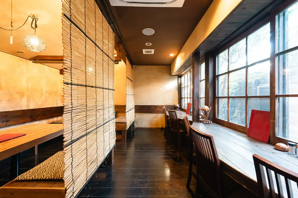 Inside the Restaurant<br />
