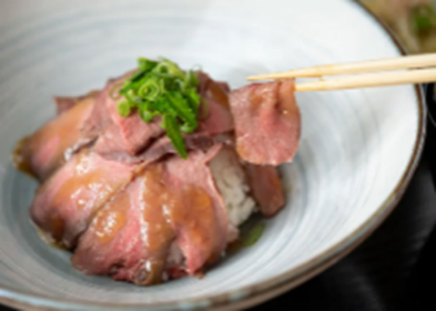 仁尾のまちなみで夜ごはん「創作和食MAWARU」