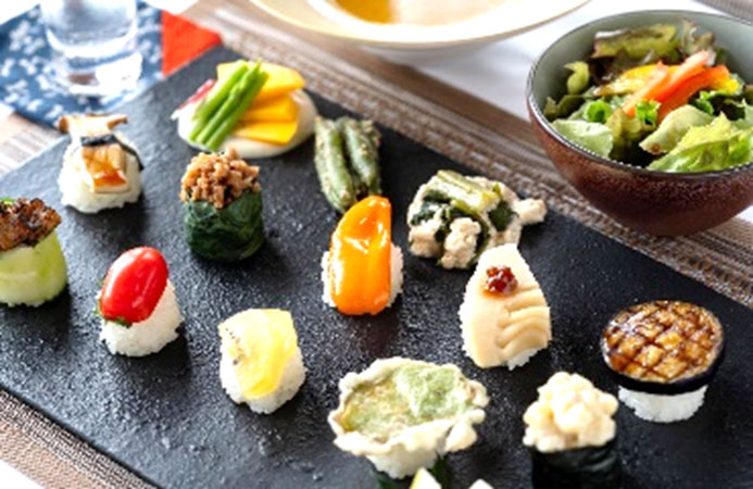 「古民家野菜カフェ 菜々」<br />
