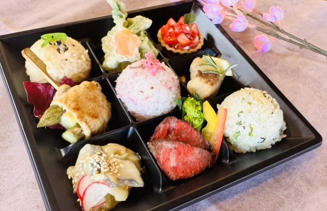 『春のお花見弁当』　(1,500円）10個〜配達可能<br />
