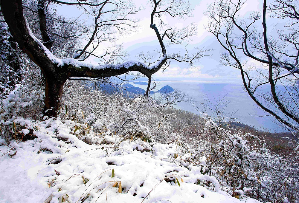 「紫雲出山雪景色」眞鍋 勝一（三豊市）
