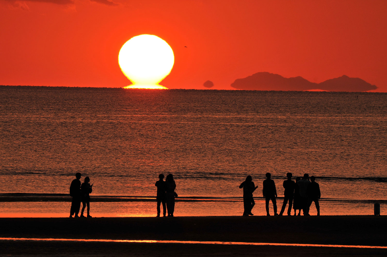 藤田 稔(愛媛県新居浜市)「だるま夕日」