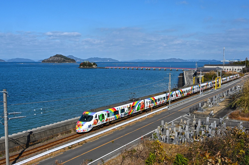 大西 弘行（香川県仲多度郡）「アンパンマン列車が行く」